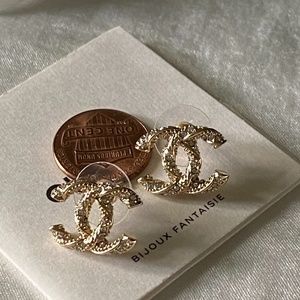 Earrings authentic CHANEL gold tone with crystals